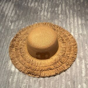 CHANEL BEACH HAT Chic Tan Straw Hat